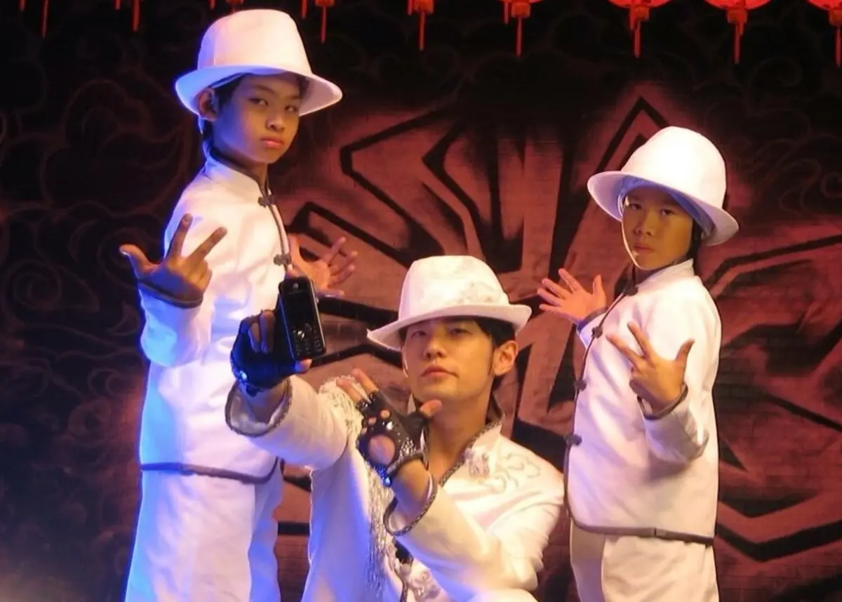 ▲男團FEniX成員夏浦洋（左）17年前曾經幫周杰倫演唱會伴舞，如今長大後也成為明星，以不同身分朝聖周杰倫的演唱會。（圖/夏浦洋Threads）