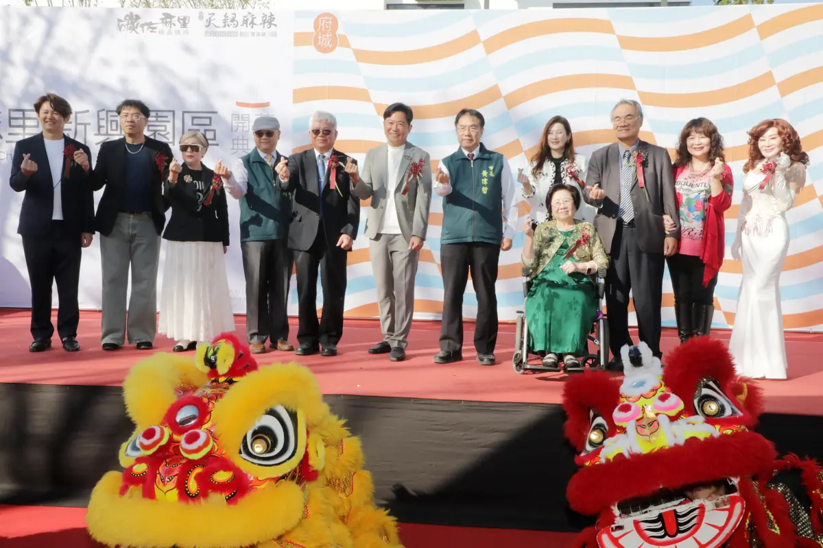 ▲全球最大燒肉旗艦園區「碳佐麻里」於今(7)日舉行開幕剪綵活動，市長黃偉哲、財政部國有財產署署長曾國基均到場見證台南新地標。（圖／南市府提供）