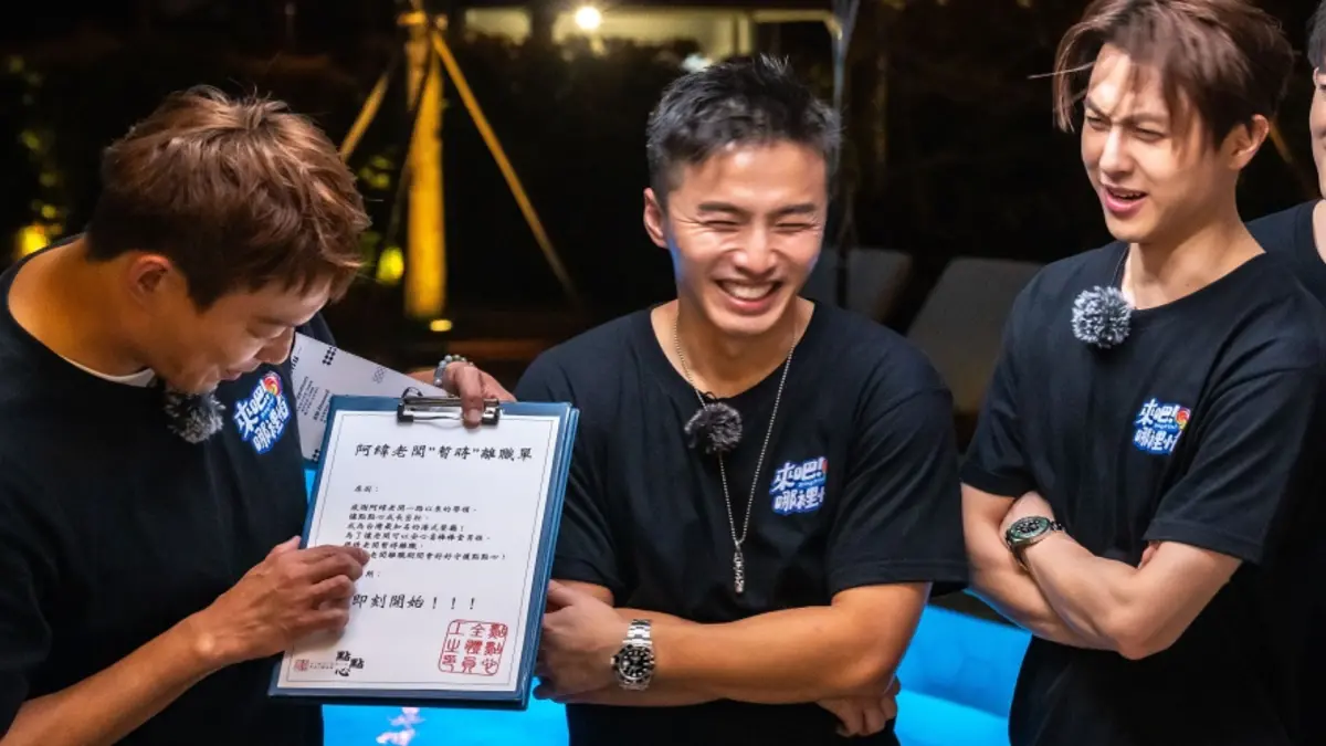 ▲阿緯（中）先前才自爆公司去年營收破10億，收到一封來自妻子的「暫時離職信」，讓阿緯哭笑不得，直呼：「我被Fire了！痛失經營權！」（圖／TVBS提供）