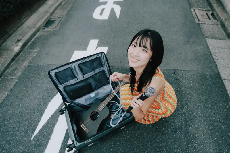 ▲楊宜蓉撞臉長澤雅美，先前翻唱神曲〈踊り子〉，有約10萬點閱，近日她到日本自彈自唱，也狂吸日本粉絲。（圖／好撐音樂提供）