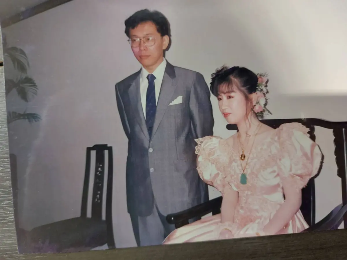 ▲民眾黨主席柯文哲的妻子陳佩琪臉書公開結婚照。（圖／翻攝自陳佩琪臉書）