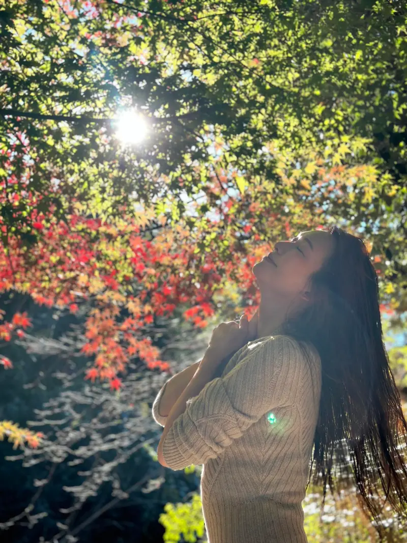 ▲林志玲沒化妝狀態，50歲的她駐顏有術。（圖／林志玲臉書） 