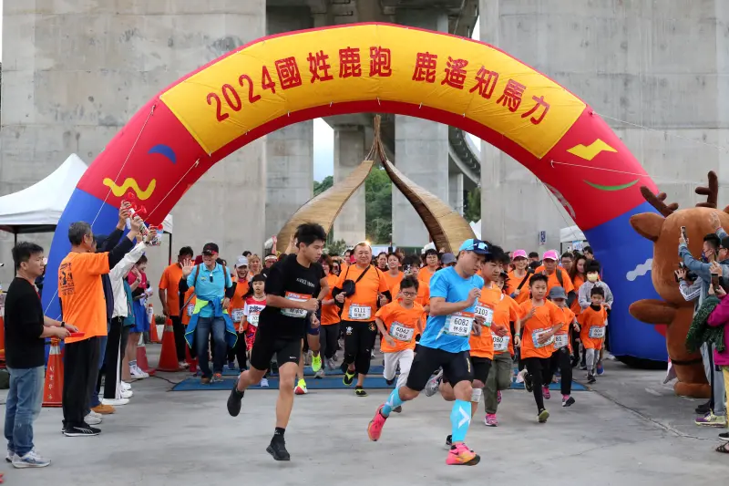 ▲「國姓鹿跑 鹿遙知馬力」今晨登場，520名跑者迎著微風邁步向前跑，沿途體驗國姓美景與美食。（圖／主辦單位提供）
