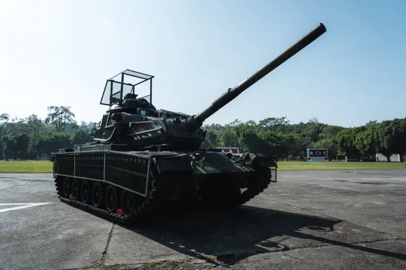 ▲國軍M60A3戰車加裝反制無人機的「防護柵欄」首曝光。(圖/軍聞社提供)