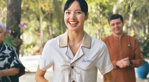 ▲BLACKPINK成員LISA（中）演出的《白蓮花大飯店》第3季是83屆金球獎電視類提名最大贏家。（圖／摘自IMDb）