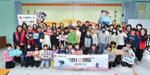 ▲2024「理財金頭腦2.0錢包有保庇」巡迴最終場於宜蘭縣憲明國小舉辦，邀請宜蘭縣政府警察局刑事警察大隊入校宣導，另結合專業財商課程，助孩童從小建立反詐意識及風險管理觀念。（圖／三商美邦人壽提供）