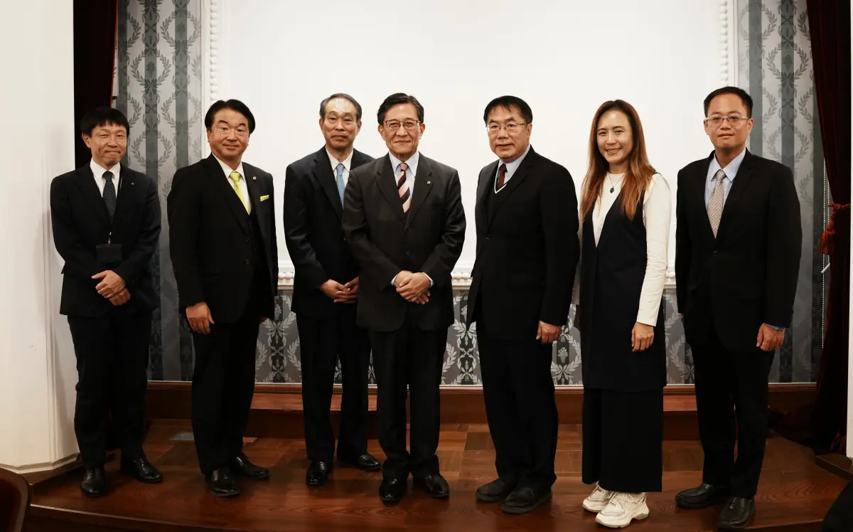 ▲今年適逢台南市與日本京都市締盟3周年，市長黃偉哲首次拜會京都市市長松井孝治並由議長西村義直，以及曾多次造訪台南的議員寺田一博（前議長）陪同接待。（圖／南市府提供）