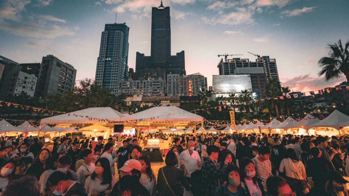 ▲高雄鹹酥雞嘉年華2日湧入10萬人潮。（圖／高市府觀光局提供）