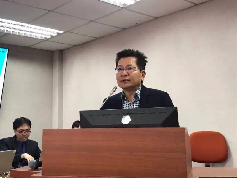 ▲黃智賢諷刺，標案、產業，結合金權政治，吳春城（圖）玩得最明白。（圖／民眾黨提供）