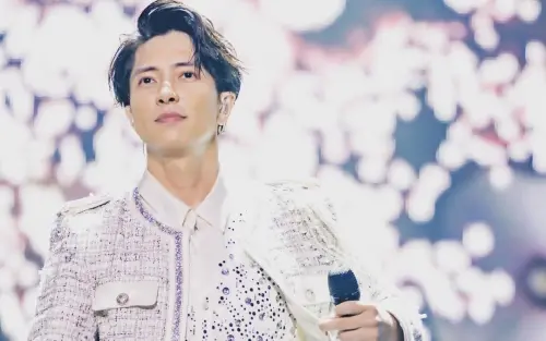 ▲「日劇男神」山下智久昨（8）日也來到台北大巨蛋觀看周杰倫的《嘉年華》演唱會，會後還驚喜現身夜市，臉上毫無遮擋的他大方在街頭閒逛，讓大批網友羨慕驚呼：「怎麼連逛夜市都像在拍日劇！」（圖／tomo.y9 IG）