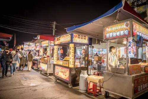 《夜市王》大東東夜市遭淘汰！主委落淚爆紅　評價、營業時間一覽
