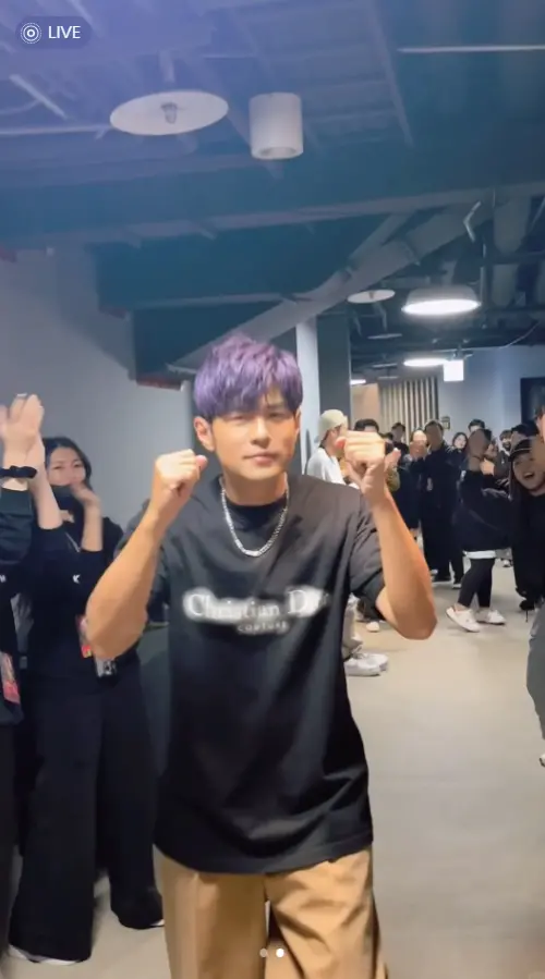 ▲周杰倫下班後一見到昆凌的表情很有愛。（圖／昆凌小紅書）