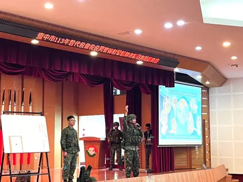 提升全社會防衛韌性 中市府召訓備役替代役射擊訓練 ▲台中市後備第一旅教官講授槍枝射擊流程和要領(圖/民政局提供2024.12.10)