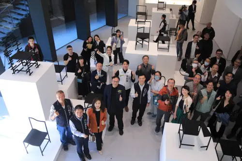 ▲首檔特展邀請日本鬼才設計師佐藤大團隊策劃，副市長等人先睹為快。（圖／市府提供）