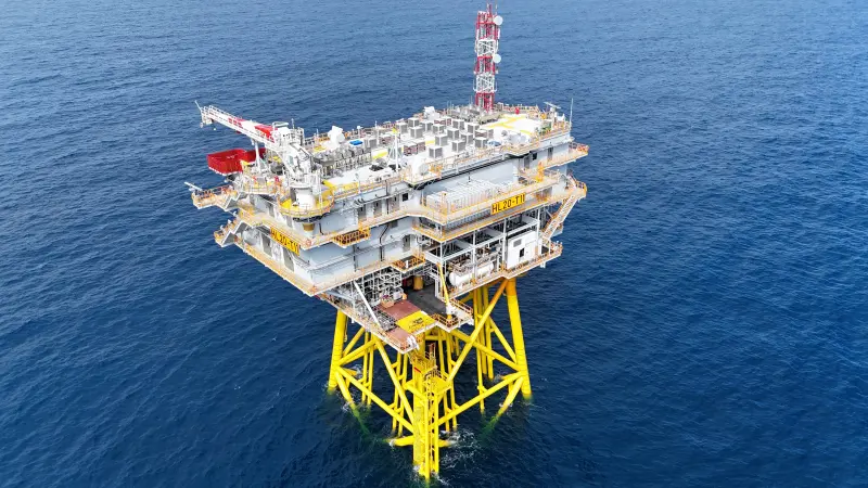 ▲海龍2號風場已經完成海上變電站安裝，盼2025年陸續完成海龍３號風場海上變電站的運輸與安裝。（圖／海龍風電提供）