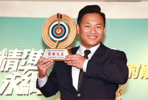 射箭／新世代箭手展現接班氣勢！22歲戴宇軒、18歲風佑築封王稱后

