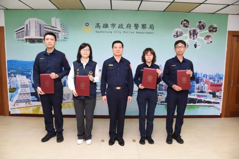 ▲高市警局長林炎田公開表揚高市警局小港分局家防官李育全、婦幼警察隊偵查佐蔡雅萍、湖內分局家防官蘇苑禎與鳳山分局家防官楊智傑等榮獲「112年婦幼安全工作績優員警」（圖／高市警局婦幼隊提供）
