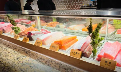 ▲NAGOMI和食饗宴的生魚片系列被許多饕客大讚「buffet界最好吃」,新鮮度高且吃起來油脂香味濃厚。(圖/Google評價) ▲NAGOMI和食饗宴的生魚片系列被許多饕客大讚「buffet界最好吃」,新鮮度高且吃起來油脂香味濃厚。(圖/Google評價)