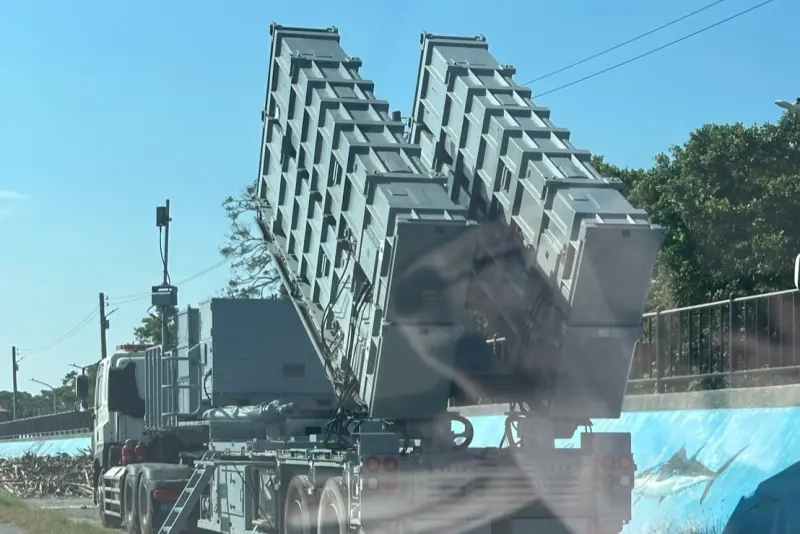 ▲國軍海軍海鋒大隊雄風二型與雄三型反艦飛彈車輛部屬。（圖／記者莊全成攝，2024.12.11）