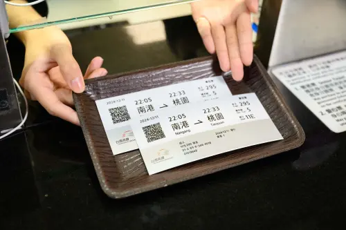 ▲台灣高鐵推出全新的QR Code車票，不僅字體放大，光學感應讓閘門驗票更節能省電。（圖/台灣高鐵提供）