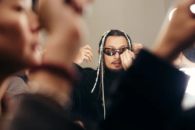 ▲「挺音樂」人氣樂團、無妄合作社巡演吸引近4500名樂迷到場，主唱郭力瑋感性發聲。（圖／三創clapperstudio、苗家澍攝影）