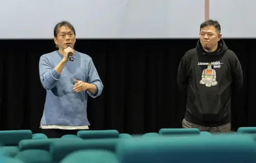 ▲林明謙(左)與曾國駿分別是《交換禮物》的導演和監製,曾國駿透露彼此又是親友又是工作夥伴,連私下生活上相處都在談工作,不建議大家效法。(圖/台北双喜電影提供) ▲林明謙(左)與曾國駿分別是《交換禮物》的導演和監製,曾國駿透露彼此又是親友又是工作夥伴,連私下生活上相處都在談工作,不建議大家效法。(圖/台北双喜電影提供)