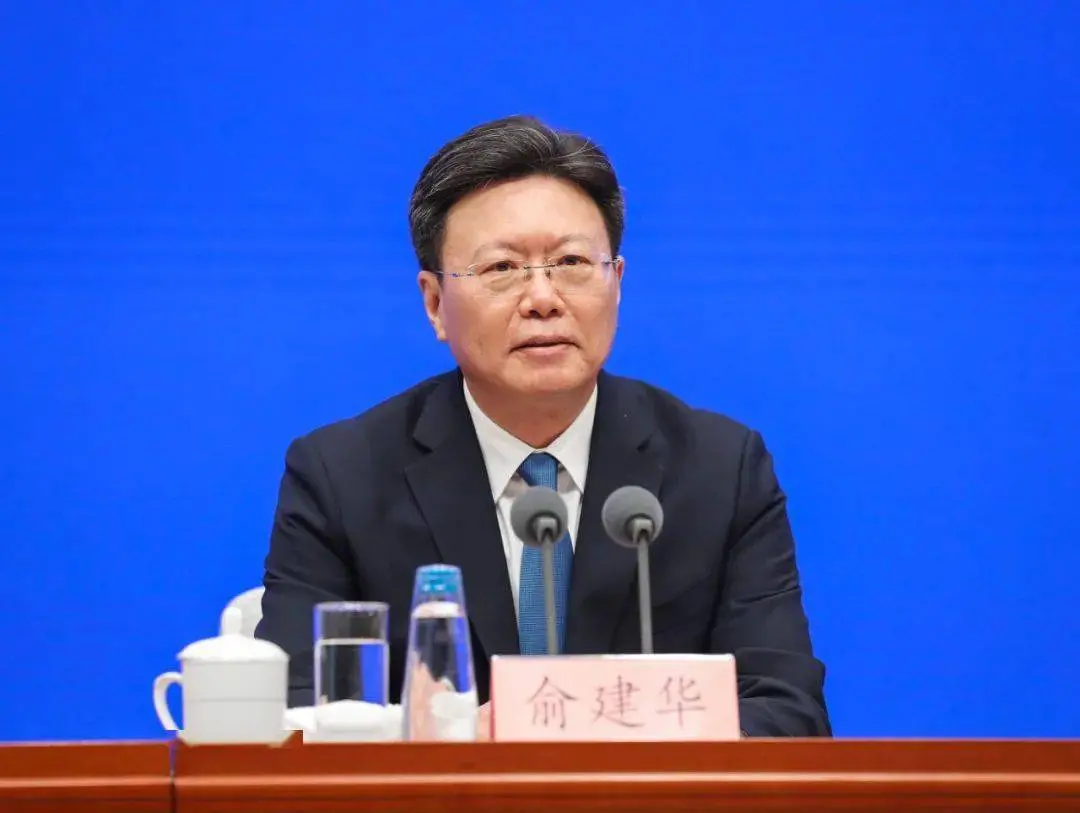 ▲中國海關總署署長俞建華傳出昨天深夜在辦公室飲彈自盡，中國官方晚間發布訃告稱，俞建華10日因「突發疾病」經搶救無效。（圖／翻攝自微博）