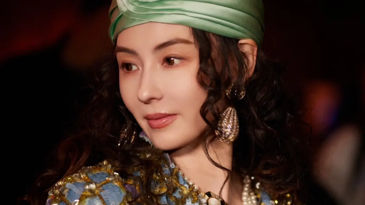 ▲香港女星張柏芝因身體不適暫別演藝圈長達1年，沒想到近來卻無預警重回螢光幕，更勝從前的美貌除了擊碎以往「生子」的謠言，還被粉絲們紛紛大讚撞臉亞洲影后張曼玉。（圖／張柏芝微博）