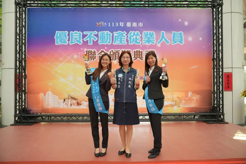 ▲陳郁媖與李佳靜的服務事蹟，不僅展現個人專業，亦反映出信義房屋的企業價值。自創立以來，信義房屋始終秉持「先義後利」、「以人為本」的理念，強調誠信、專業與服務品質。（圖／信義房屋提供）