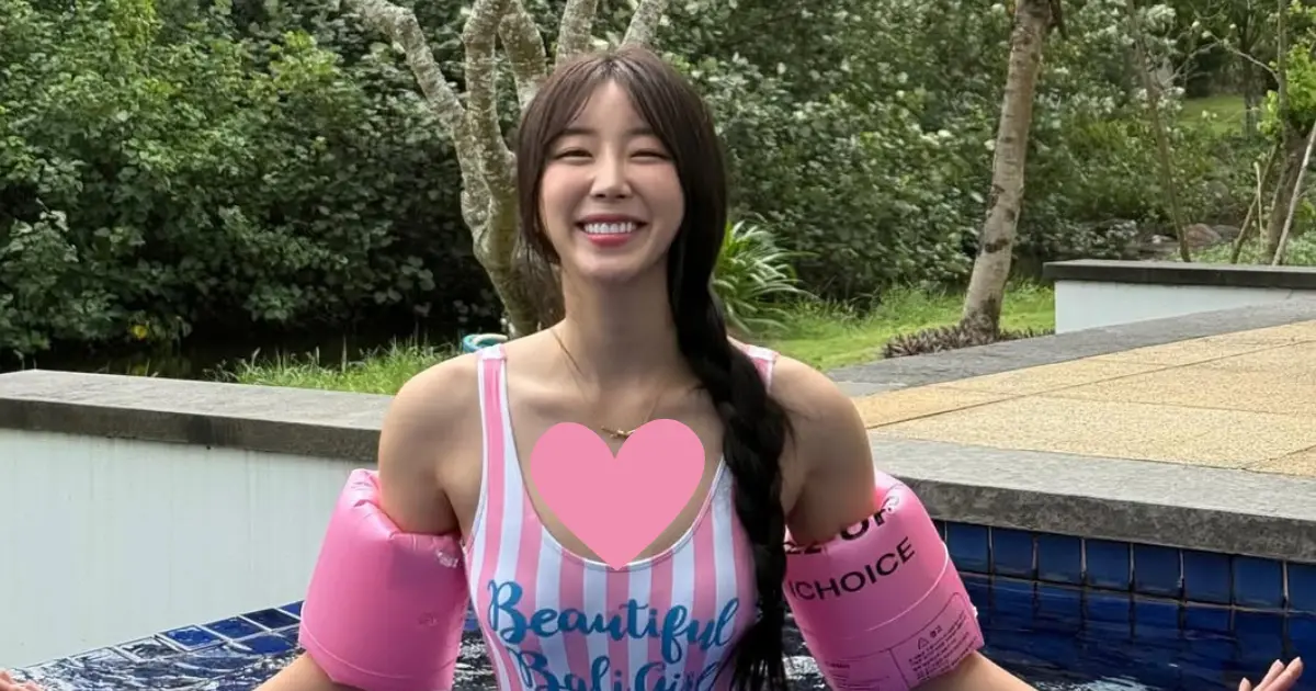 ▲安芝儇昨（11）日在IG曬出一系列泳裝美照，沒想到卻被虧像穿「紅色塑膠袋」，引發熱議。（圖／安芝儇IG）