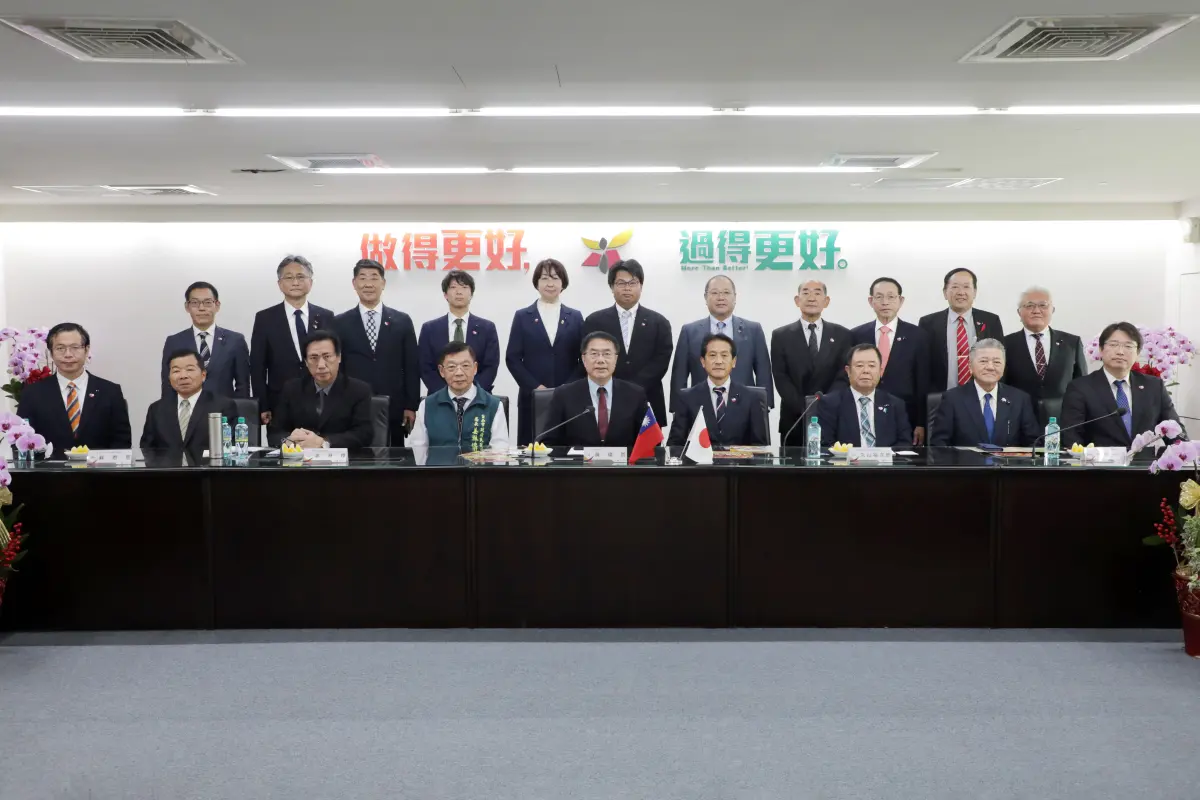 ▲日本宮崎縣議會日台友好議員聯盟會長丸山裕次郎一行，今天前往台南市政府拜會市長黃偉哲，希望促進與台南及台灣更深層次的交流。(圖／南市府提供)