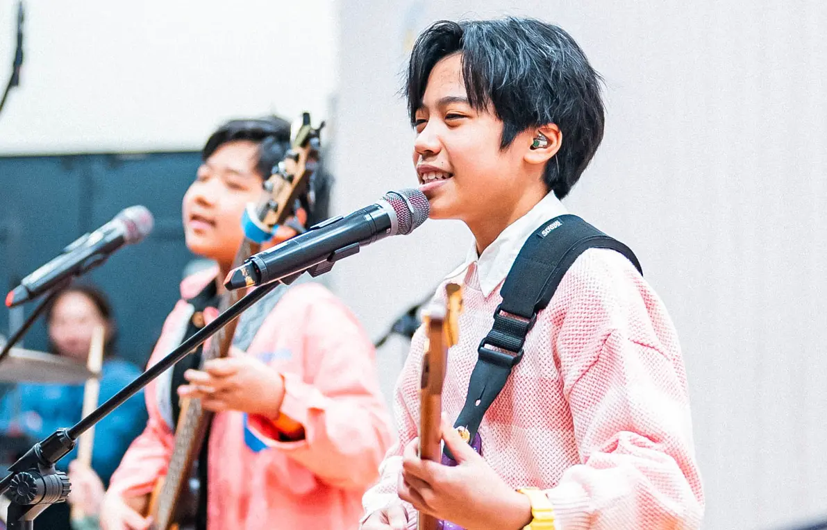 ▲平均年齡僅10歲的J Hall樂團，先前上節目唱〈普通朋友〉收服小S和陶喆，還「出國比賽」去雅加達參加音樂節。（圖／大賞門文化提供）