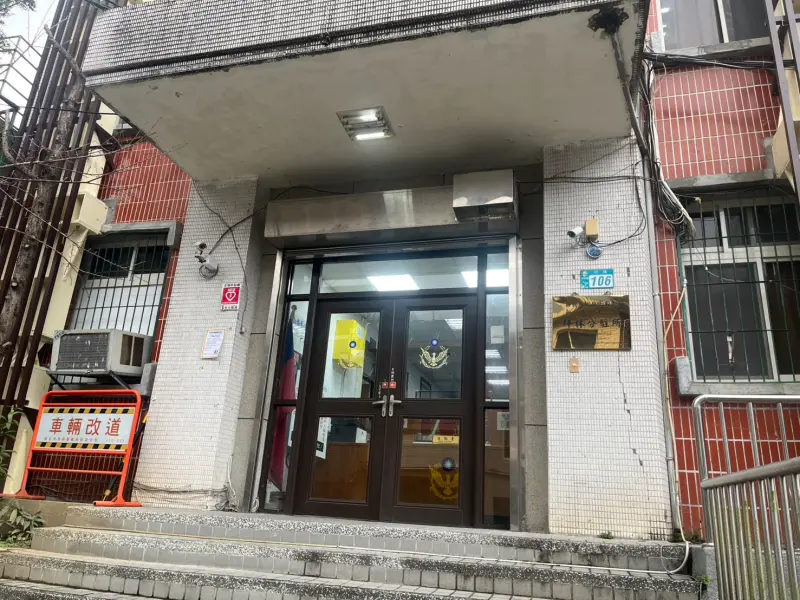 ▲12日上午10時許，新北市坪林區逮魚堀某民宅內，一名9個月大的男嬰不明原因突然沒有生命徵象，媽媽焦急打119求助，經救護車送往北市萬芳醫院搶救，不過男嬰仍急救無效，不幸於當天中午宣告不治。（圖／翻攝畫面）