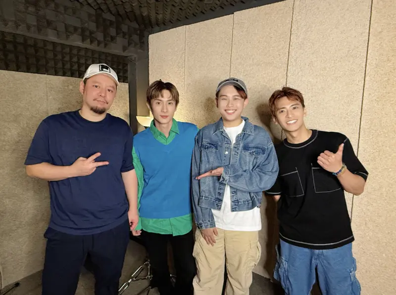 ▲阿本（左2）力邀金曲樂團「理想混蛋」主唱雞丁（右2）打造BL主題曲《戀習》，而小賴（右1）擔綱音樂統籌，廖晉儀LIAOBOY（左1）則是製作人。（圖／阿本提供）