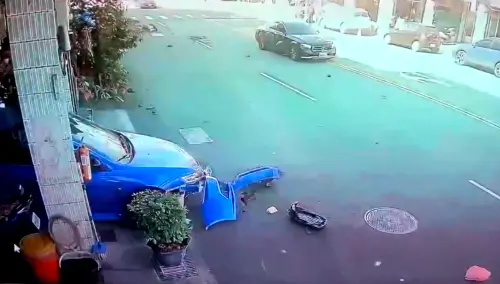 ▲短短9分鐘,林男沿途狂飆蛇行,共撞擊5輛汽車、3輛機車及1輛自行車。(圖/翻攝畫面) ▲短短9分鐘,林男沿途狂飆蛇行,共撞擊5輛汽車、3輛機車及1輛自行車。(圖/翻攝畫面)