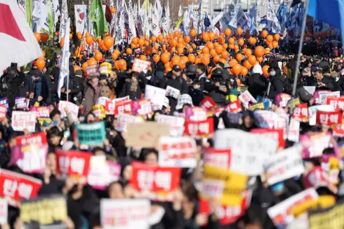 交通更塞了！首爾多地示威、抗議尹錫悅　1小時車速不到20公里
