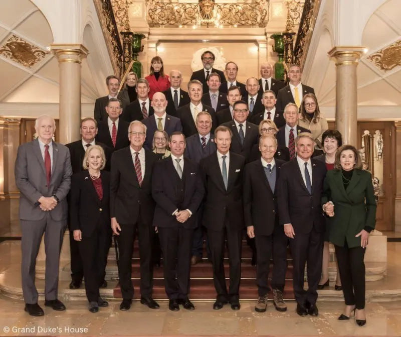 裴洛西出訪摔跤入院　已接受髖關節置換手術