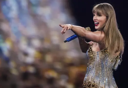 ▲泰勒絲名氣、財富都具備，粉絲關心她何時能完成終身大事、甚至生兒育女。她已35歲，有些進度不能再拖太久。（圖／美聯社／達志影像）