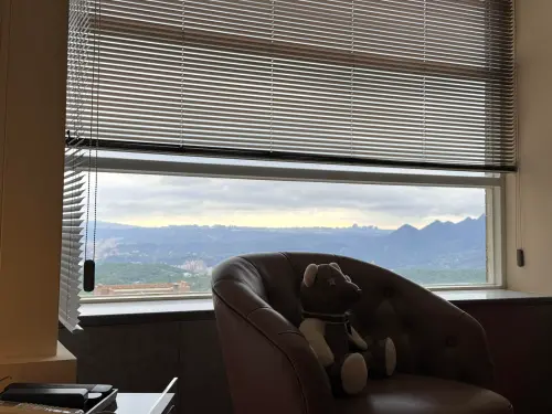 ▲李明川的家可欣賞到窗外的山景,外界驚嘆「美到像住雲端」。(圖/李明川臉書) ▲李明川的家可欣賞到窗外的山景,外界驚嘆「美到像住雲端」。(圖/李明川臉書)