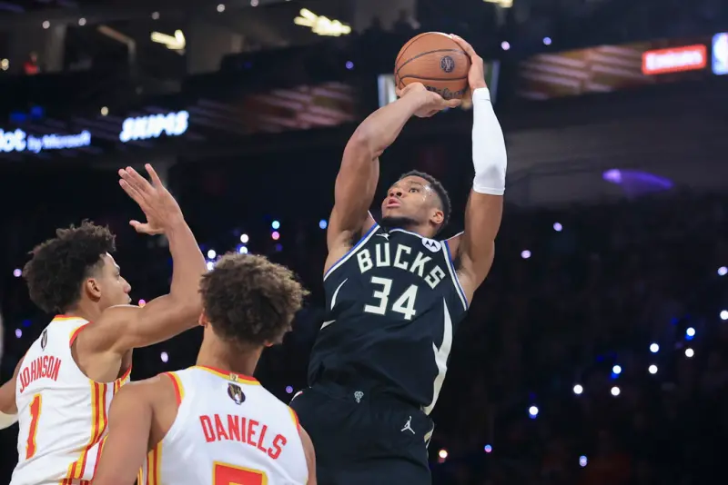 ▲「字母哥」Giannis Antetokounmpo繳出32分14籃板9助攻的好表現，終場以110：102擊敗亞特蘭大老鷹。（圖／美聯社／達志影像）