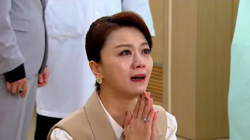 台八女星11個月大兒被熱水澆整腿!見清創過程崩潰下跪:求天幫忙