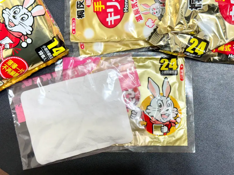 ▲說到暖暖包都會聯想到人氣品牌小白兔，但就有內行人曝光一款最強暖暖包，讓小白兔的地位不保了！（圖／記者周淑萍攝）