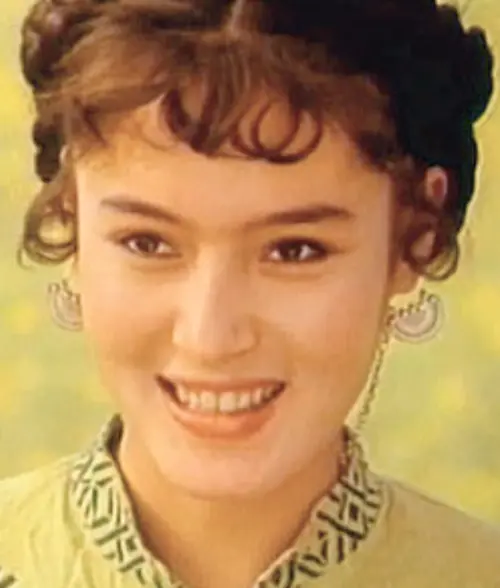 ▲香港名導許鞍華用維吾爾族的美女阿伊努爾扮演香香公主。(圖/摘自HKMDB) ▲香港名導許鞍華用維吾爾族的美女阿伊努爾扮演香香公主。(圖/摘自HKMDB)