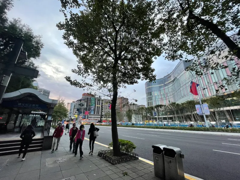 ▲台北大巨蛋啟用後,推升周邊店面的商機和人潮。(圖/台灣房屋提供)