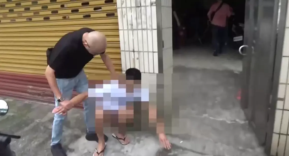 ▲2024年8月到12月，國內遭詐騙財損金額高達629.3億。圖為警方逮捕詐騙集團行動。（圖／警方提供）