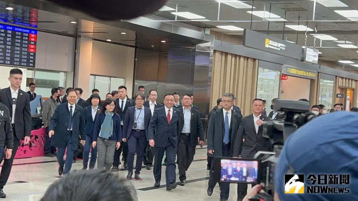 ▲上海副市長華源率團抵達台北松山機場。（圖／記者林詠青攝，2024.12.16）