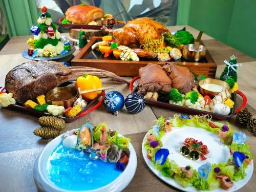 悅來大飯店《英倫西餐廳》聖誕限定大餐,視覺、味覺都是滿滿藍色聖誕氛圍 ▲悅來大飯店《英倫西餐廳》聖誕限定大餐,視覺、味覺都是滿滿藍色聖誕氛圍。(圖/悅來大飯店)