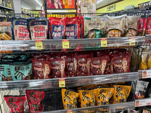 ▲全聯常溫火鍋湯底由「石二鍋 經典爆香石頭鍋火鍋湯底」奪冠 。（圖／記者徐銘穗攝）
