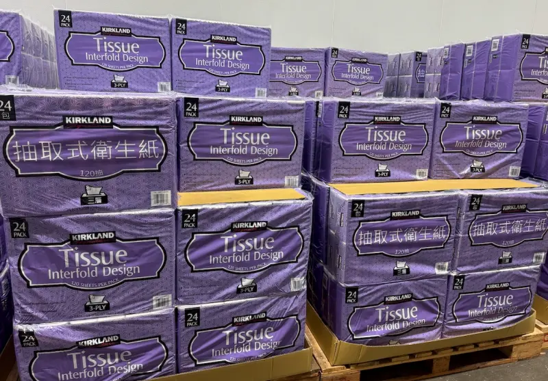 ▲好市多國慶連假優惠，主打食品、飲品與清潔補給三大類商品，包括最夯商品衛生紙也特價了。（圖／記者鍾怡婷攝）