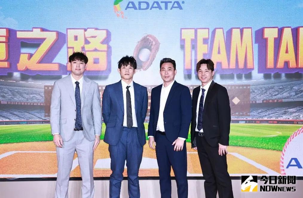 ▲中華隊在世界棒球12強拿下國際賽第一面金牌，如今將要拍成電影《冠軍之路》，投手教練林岳平（右2）期許拍出球迷看不見的一面。（圖／記者吳翊緁攝）